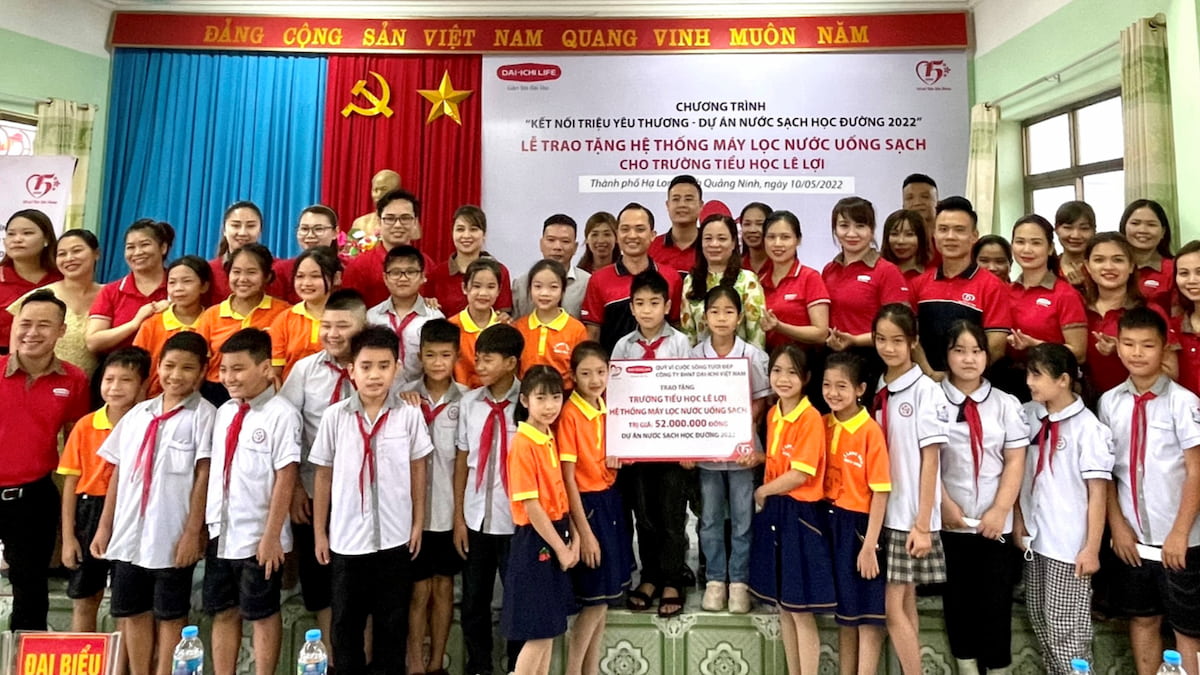 nuoc-sach-quang-ninh Quỹ Vì cuộc sống tươi đẹp của Dai-ichi Life Việt Nam đã tổ chức lễ bàn giao hai hệ thống máy lọc nước uống sạch trị giá 52 triệu đồng cho Trường Tiểu học Lê Lợi, xã Lê Lợi, thành phố Hạ Long, tỉnh Quảng Ninh.